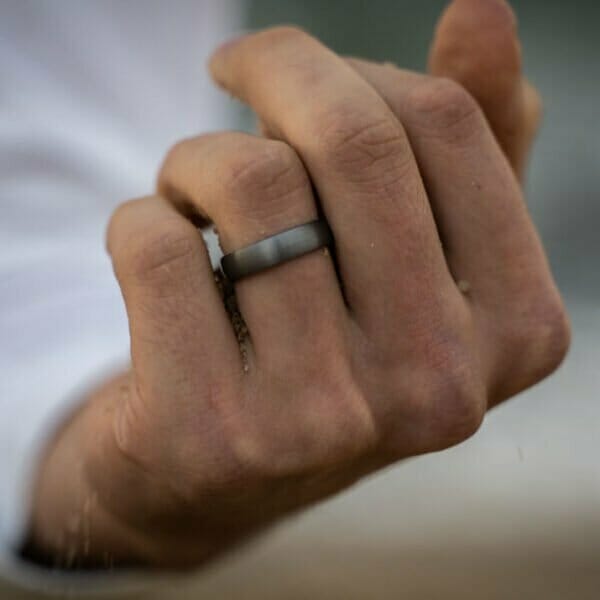 Man wearing Tungsten Men's Wedding Ring