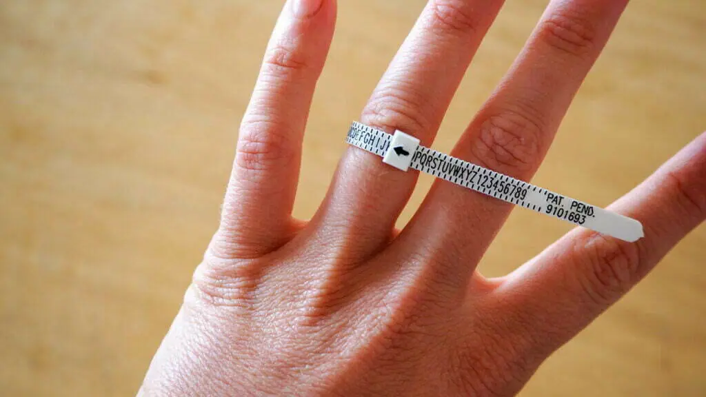 measure your finger with our ring sizer